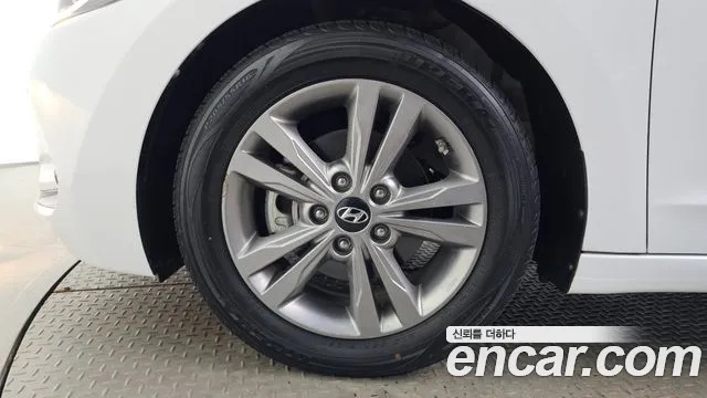 Hyundai Avante 2017 thumb 5