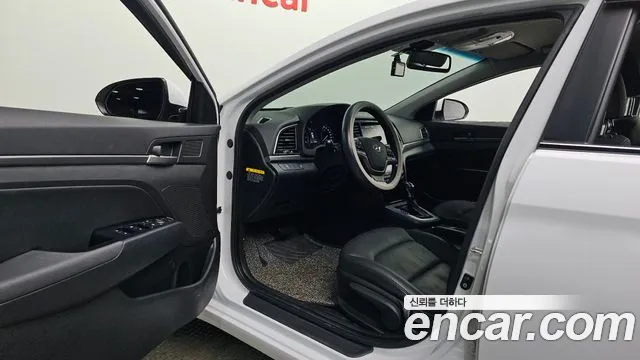 Hyundai Avante 2017 thumb 10