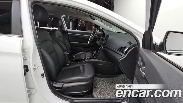 Hyundai Avante 2017 thumb 12