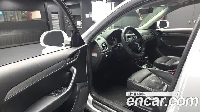 Audi Q3 2015 thumb 10