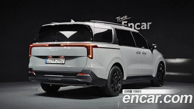 Kia Carnival 2024 thumb 2