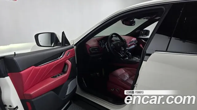 Maserati Levante 2023 thumb 9