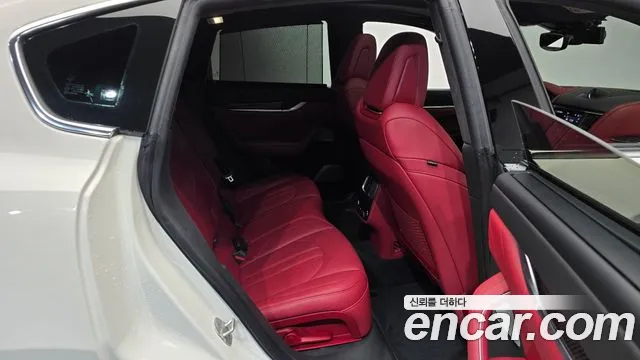 Maserati Levante 2023 thumb 10