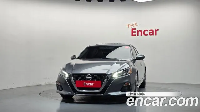 Nissan Altima 2019 thumb 3