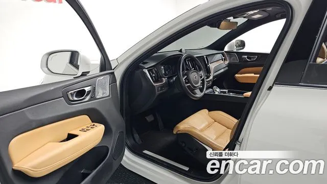 Volvo XC60 2021 thumb 9