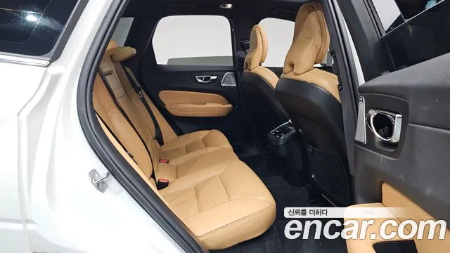 Volvo XC60 2021 thumb 10
