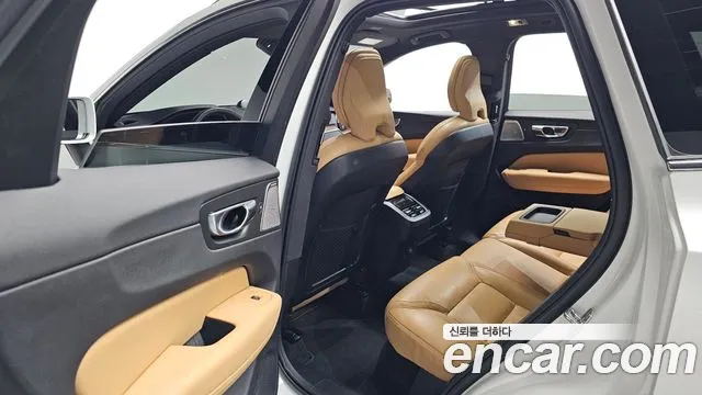Volvo XC60 2021 thumb 11