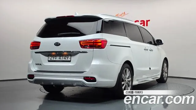 Kia Carnival 2019 thumb 2