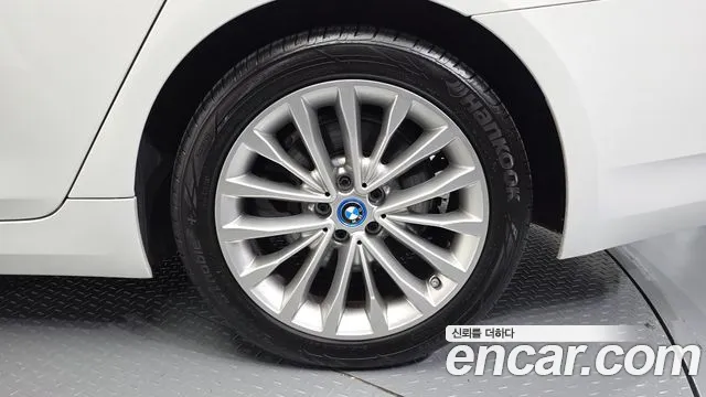 BMW 5-Series 2021 thumb 4