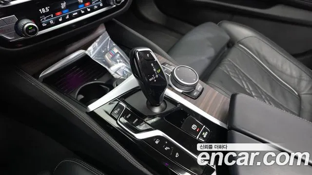 BMW 5-Series 2021 thumb 8