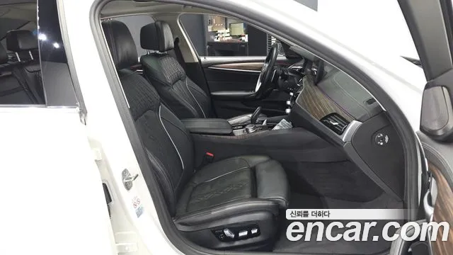 BMW 5-Series 2021 thumb 10