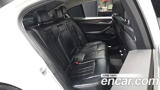 BMW 5-Series 2021 thumb 11