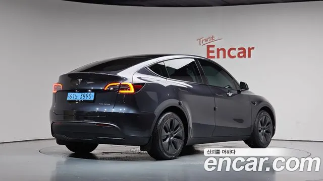 Tesla Model Y 2024 thumb 2