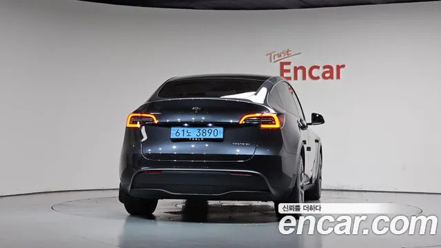 Tesla Model Y 2024 thumb 4