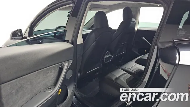 Tesla Model Y 2024 thumb 12