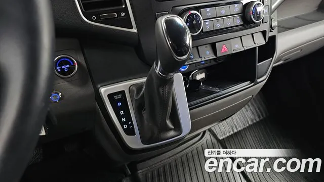 Hyundai Staria 2025 thumb 9