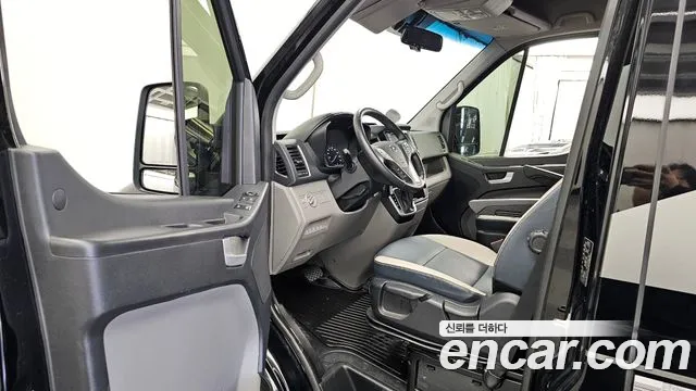 Hyundai Staria 2025 thumb 10