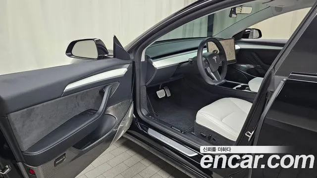Tesla Model 3 2022 thumb 9