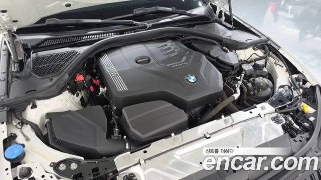 BMW 3-Series 2023 thumb 6