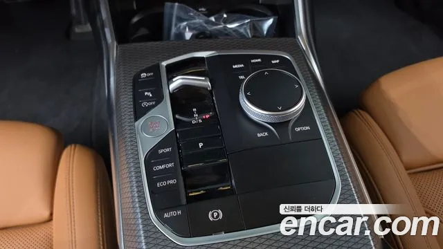 BMW 3-Series 2023 thumb 9