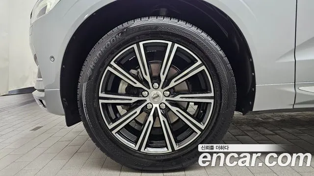 Volvo XC60 2017 thumb 5