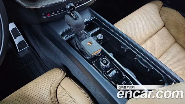 Volvo XC60 2017 thumb 9