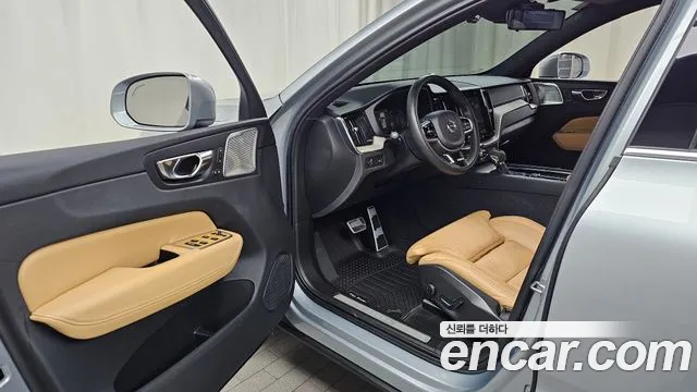 Volvo XC60 2017 thumb 10