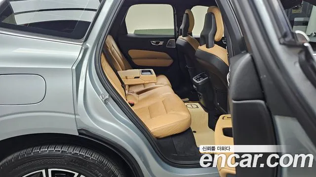 Volvo XC60 2017 thumb 11