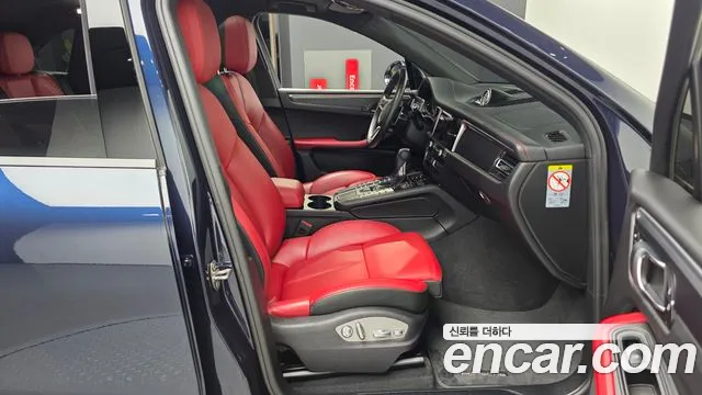 Porsche Macan 2021 thumb 11