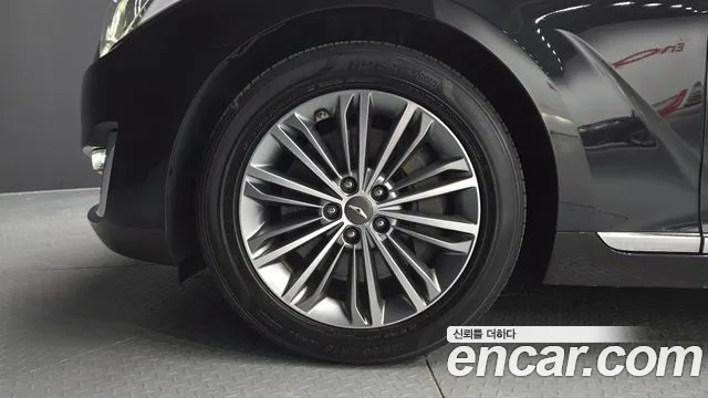 Genesis G90 2018 thumb 5