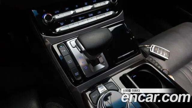 Genesis G90 2018 thumb 9