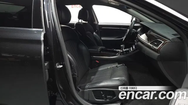 Genesis G90 2018 thumb 11