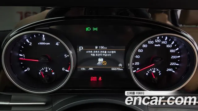 Kia Carnival 2023 thumb 8