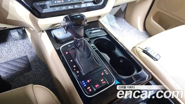 Kia Carnival 2014 thumb 9
