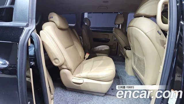 Kia Carnival 2014 thumb 11