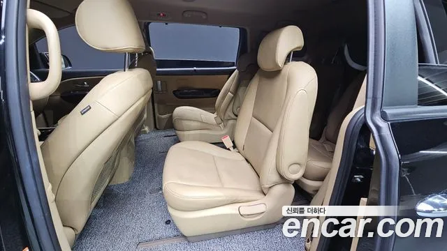 Kia Carnival 2014 thumb 12