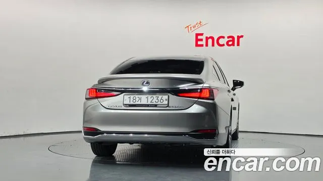 Lexus ES 2019 thumb 4