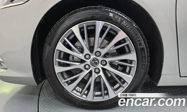 Lexus ES 2019 thumb 5
