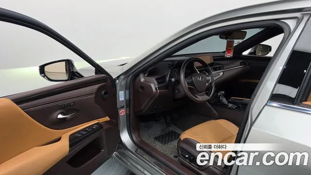 Lexus ES 2019 thumb 10