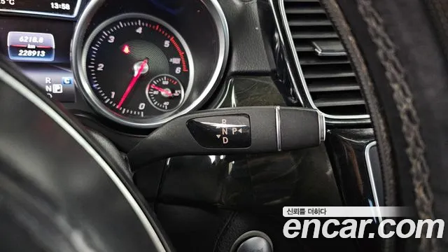 Mercedes-Benz GLS 2017 thumb 9