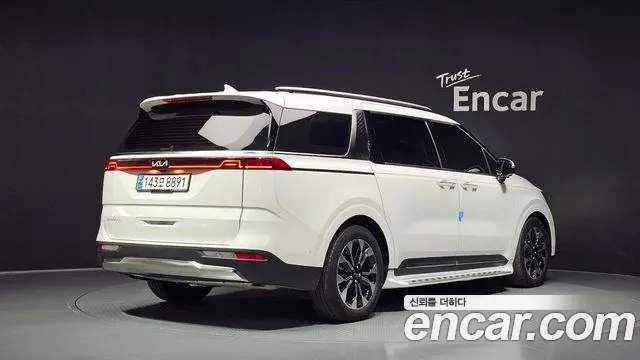 Kia Carnival 2023 thumb 2