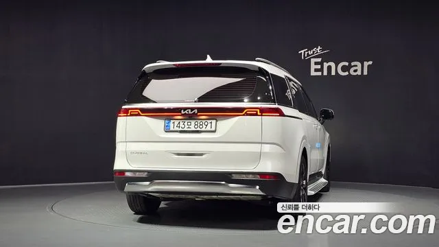 Kia Carnival 2023 thumb 4