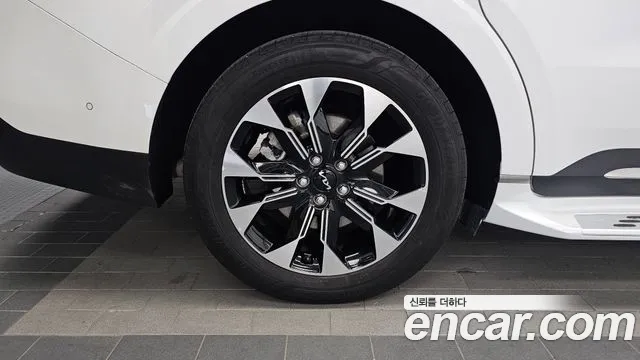 Kia Carnival 2023 thumb 5