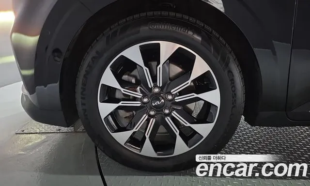 Kia Carnival 2023 thumb 4