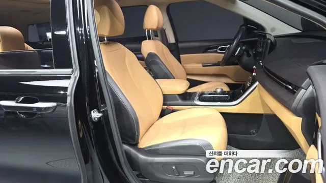 Kia Carnival 2023 thumb 10