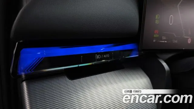 BMW 5-Series 2025 thumb 12