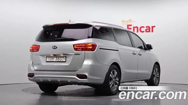 Kia Carnival 2018 thumb 2