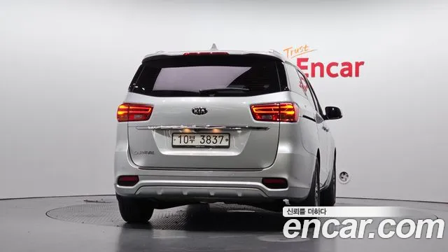 Kia Carnival 2018 thumb 4
