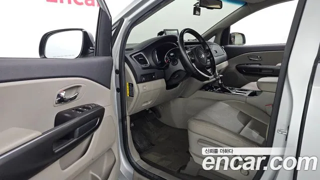 Kia Carnival 2018 thumb 10