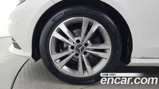 Mercedes-Benz E-Класс 2013 thumb 5